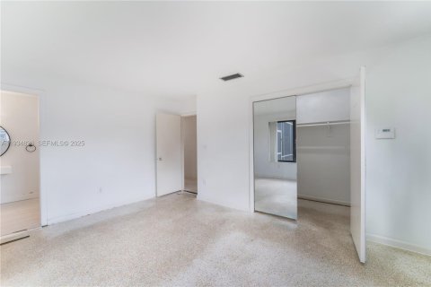 Casa en venta en Miami, Florida, 4 dormitorios, 165.83 m2 № 1993518 - foto 10