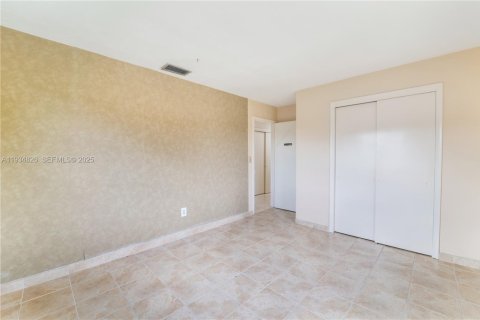 Casa en venta en Miami, Florida, 4 dormitorios, 165.83 m2 № 1993518 - foto 8