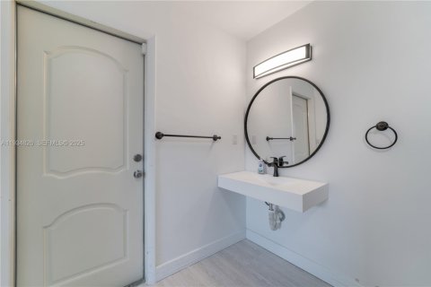 Casa en venta en Miami, Florida, 4 dormitorios, 165.83 m2 № 1993518 - foto 14