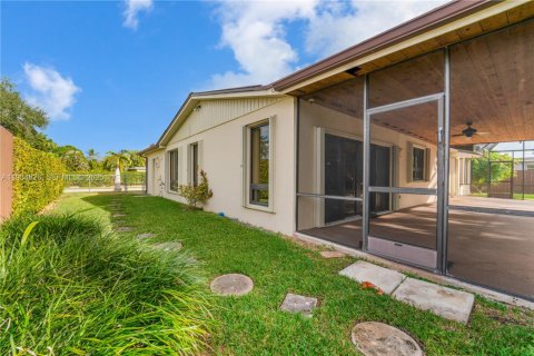 Casa en venta en Miami, Florida, 4 dormitorios, 165.83 m2 № 1993518 - foto 15