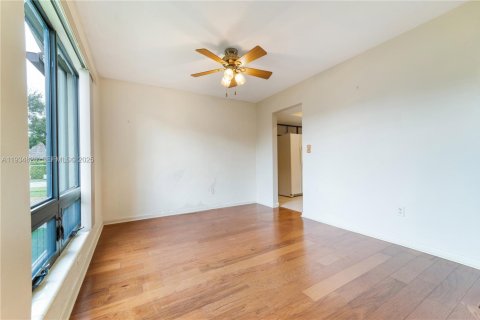 Casa en venta en Miami, Florida, 4 dormitorios, 165.83 m2 № 1993518 - foto 29