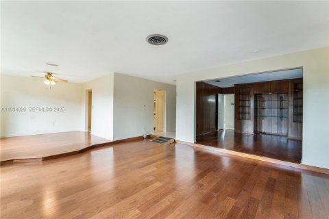 Casa en venta en Miami, Florida, 4 dormitorios, 165.83 m2 № 1993518 - foto 24