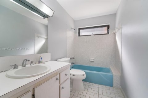 Casa en venta en Miami, Florida, 4 dormitorios, 165.83 m2 № 1993518 - foto 3