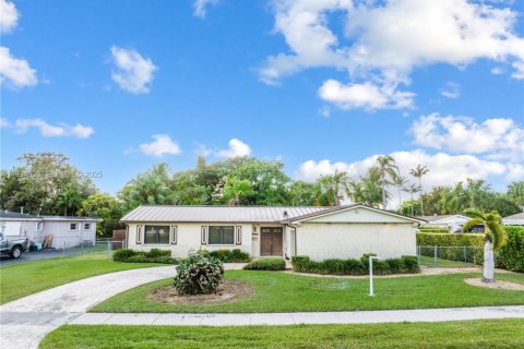 Casa en venta en Miami, Florida, 4 dormitorios, 165.83 m2 № 1993518 - foto 17