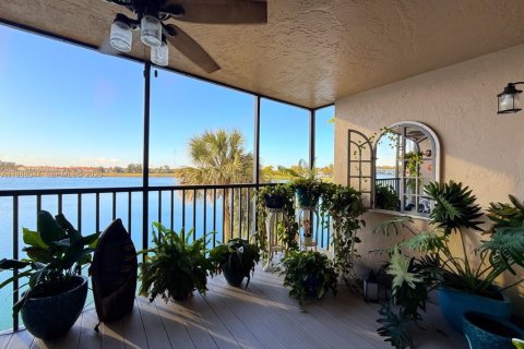 Condo in Miami, Florida, 2 bedrooms  № 2063270 - photo 12