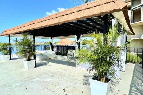 Condo in Miami, Florida, 2 bedrooms  № 2063270 - photo 30