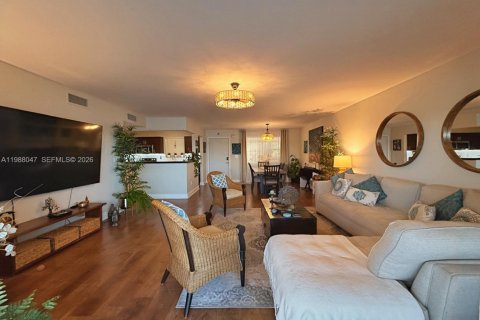 Condo in Miami, Florida, 2 bedrooms  № 2063270 - photo 8