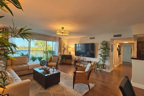Condo in Miami, Florida, 2 bedrooms  № 2063270 - photo 5