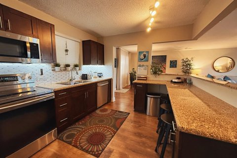 Condo in Miami, Florida, 2 bedrooms  № 2063270 - photo 17