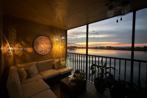 Condo in Miami, Florida, 2 bedrooms  № 2063270 - photo 14