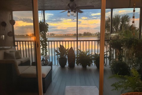 Condo in Miami, Florida, 2 bedrooms  № 2063270