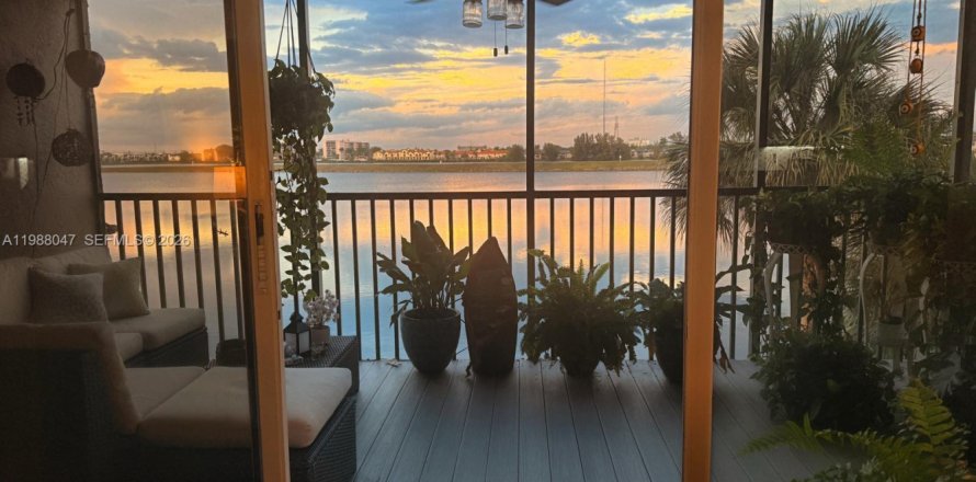 Condo in Miami, Florida, 2 bedrooms  № 2063270