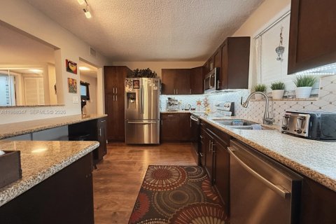 Condo in Miami, Florida, 2 bedrooms  № 2063270 - photo 16