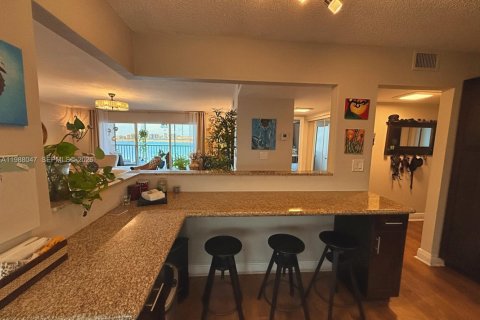 Condo in Miami, Florida, 2 bedrooms  № 2063270 - photo 18