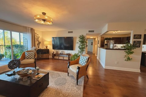 Condo in Miami, Florida, 2 bedrooms  № 2063270 - photo 7