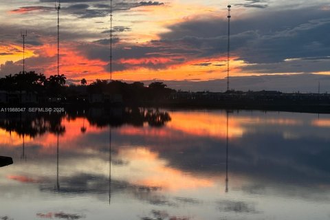 Condo in Miami, Florida, 2 bedrooms  № 2063270 - photo 15