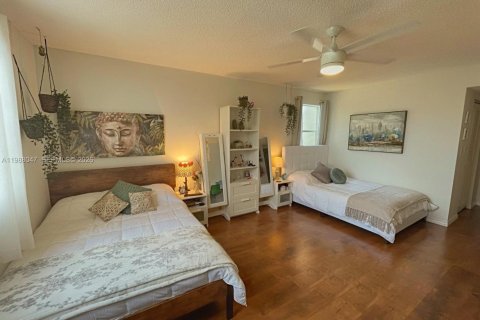 Condo in Miami, Florida, 2 bedrooms  № 2063270 - photo 23