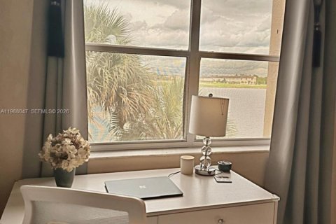 Condo in Miami, Florida, 2 bedrooms  № 2063270 - photo 25