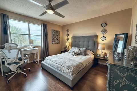 Condo in Miami, Florida, 2 bedrooms  № 2063270 - photo 26