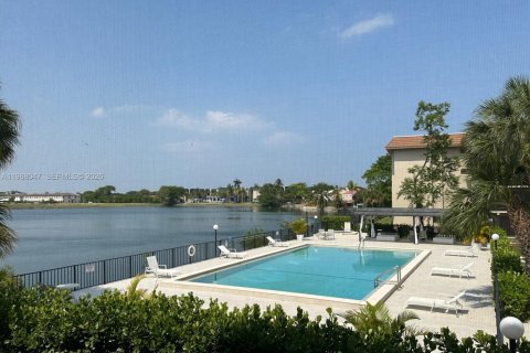 Condo in Miami, Florida, 2 bedrooms  № 2063270 - photo 28