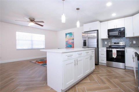 Condo in Sun City Center, Florida, 1 bedroom  № 1573040 - photo 5