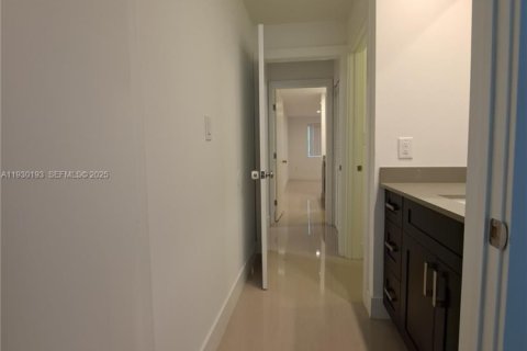 Condominio en venta en Miramar, Florida, 2 dormitorios, 100.71 m2 № 1989014 - foto 7