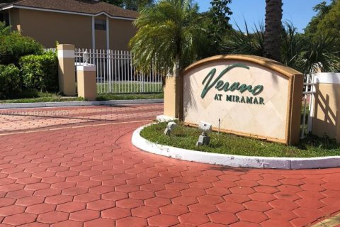 Condominio en venta en Miramar, Florida, 2 dormitorios, 100.71 m2 № 1989014 - foto 16