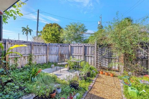 House in Fort Lauderdale, Florida 2 bedrooms, 98.48 sq.m. № 2002853 - photo 25