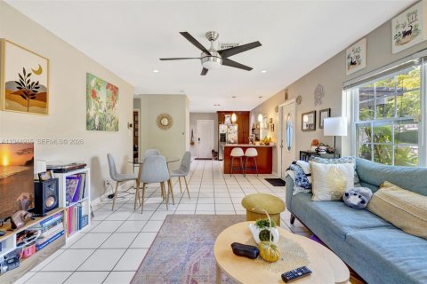 House in Fort Lauderdale, Florida 2 bedrooms, 98.48 sq.m. № 2002853 - photo 9