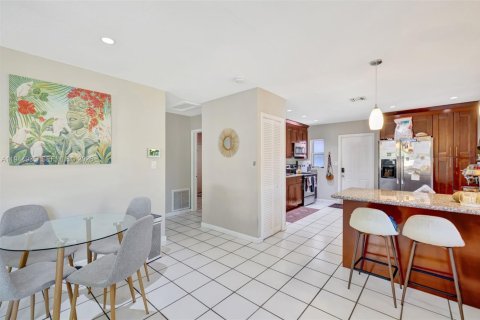 House in Fort Lauderdale, Florida 2 bedrooms, 98.48 sq.m. № 2002853 - photo 11