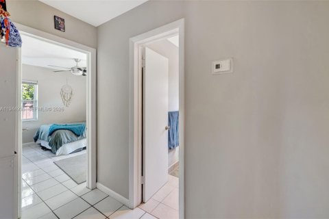 House in Fort Lauderdale, Florida 2 bedrooms, 98.48 sq.m. № 2002853 - photo 24