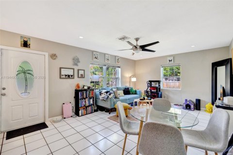 House in Fort Lauderdale, Florida 2 bedrooms, 98.48 sq.m. № 2002853 - photo 7