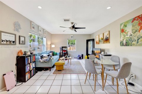 House in Fort Lauderdale, Florida 2 bedrooms, 98.48 sq.m. № 2002853 - photo 6