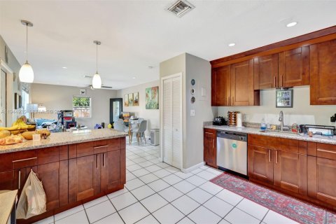 House in Fort Lauderdale, Florida 2 bedrooms, 98.48 sq.m. № 2002853 - photo 15