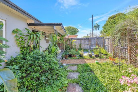 House in Fort Lauderdale, Florida 2 bedrooms, 98.48 sq.m. № 2002853 - photo 28