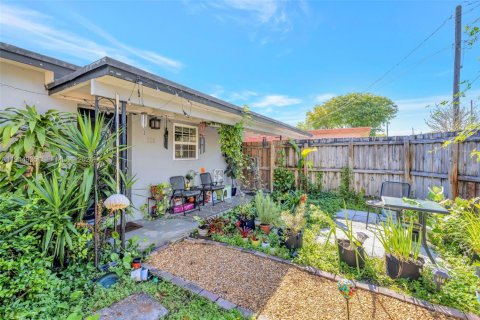 House in Fort Lauderdale, Florida 2 bedrooms, 98.48 sq.m. № 2002853 - photo 29