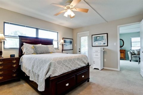 Condo in Bradenton, Florida, 2 bedrooms № 2236169 - photo 16