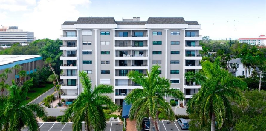 Condo in Bradenton, Florida, 2 bedrooms № 2236169