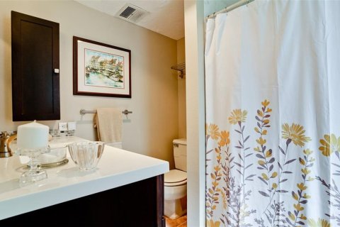 Condo in Bradenton, Florida, 2 bedrooms № 2236169 - photo 18