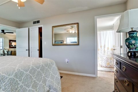 Condo in Bradenton, Florida, 2 bedrooms № 2236169 - photo 17