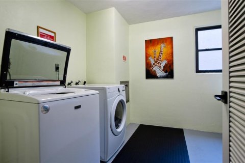 Condo in Bradenton, Florida, 2 bedrooms № 2236169 - photo 24