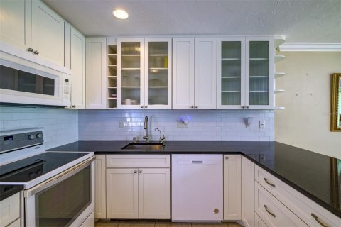 Copropriété à vendre à Sarasota, Floride: 2 chambres, 160.26 m2 № 2434959 - photo 22