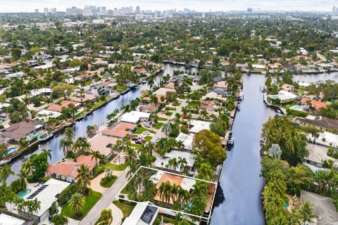 House in Wilton Manors, Florida 4 bedrooms, 199.28 sq.m. № 1058907 - photo 1