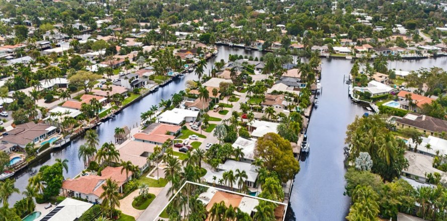 House in Wilton Manors, Florida 4 bedrooms, 199.28 sq.m. № 1058907