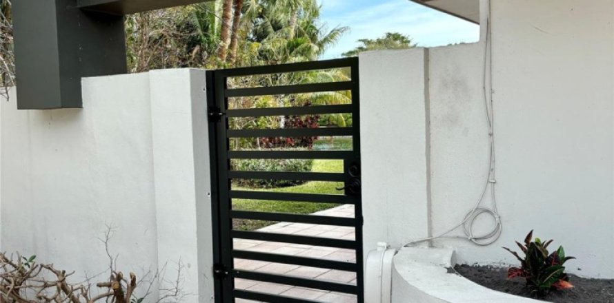 Villa ou maison à Hollywood, Floride 5 chambres, 419.73 m2 № 1044019