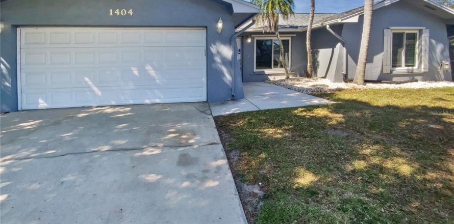 House in Dunedin, Florida 3 bedrooms, 126.81 sq.m. № 1602800