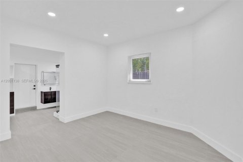 House in Miami, Florida 3 bedrooms, 157 sq.m. № 2065335 - photo 28