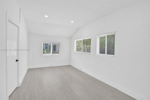 House in Miami, Florida 3 bedrooms, 157 sq.m. № 2065335 - photo 15