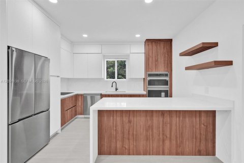 House in Miami, Florida 3 bedrooms, 157 sq.m. № 2065335 - photo 8