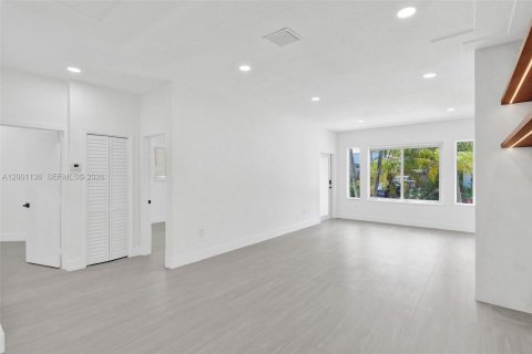 House in Miami, Florida 3 bedrooms, 157 sq.m. № 2065335 - photo 13